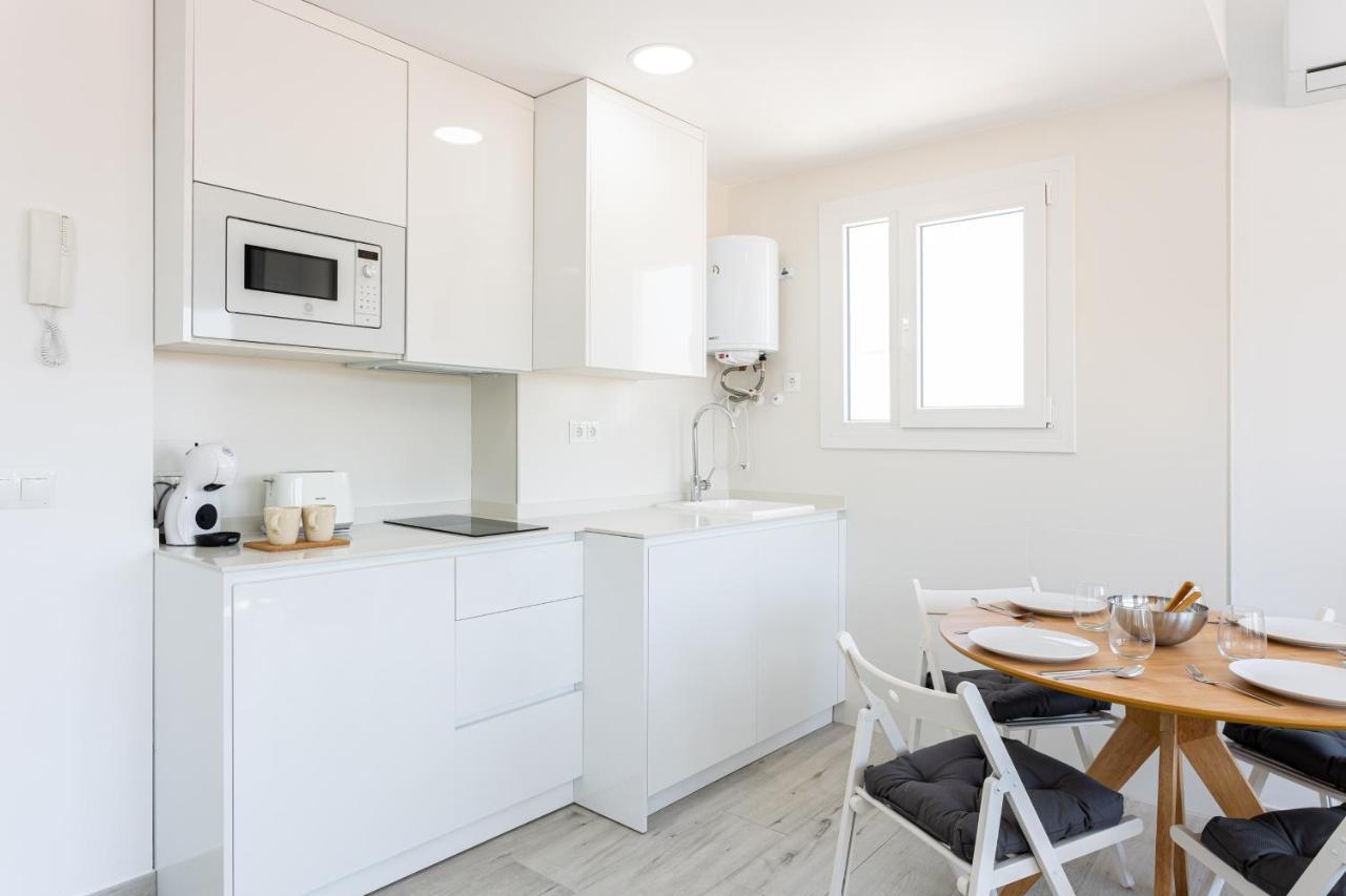 Apartamentos La Pelusa Малага Екстериор снимка