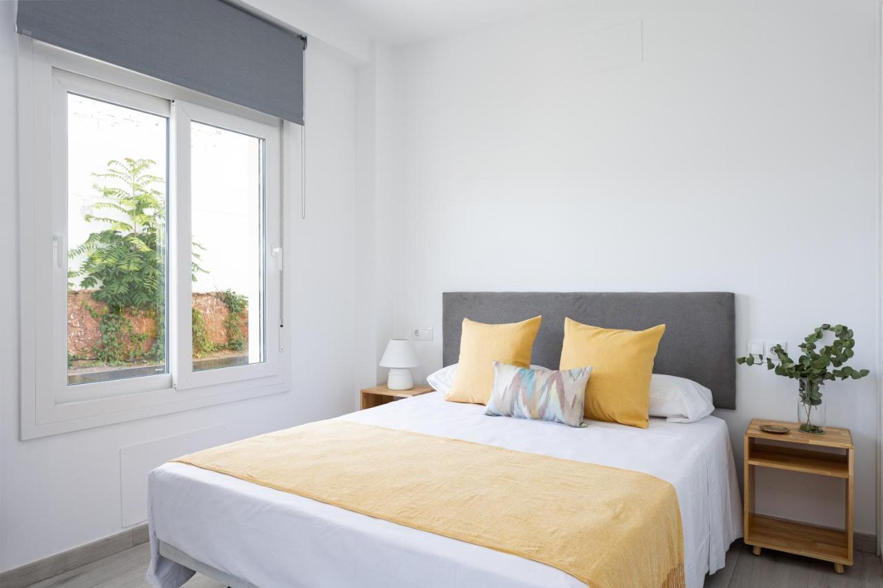 Apartamentos La Pelusa Малага Екстериор снимка