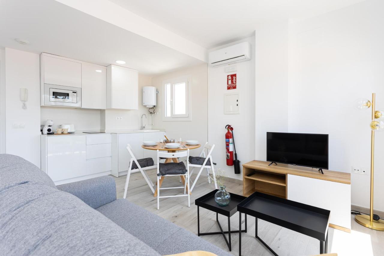 Apartamentos La Pelusa Малага Екстериор снимка