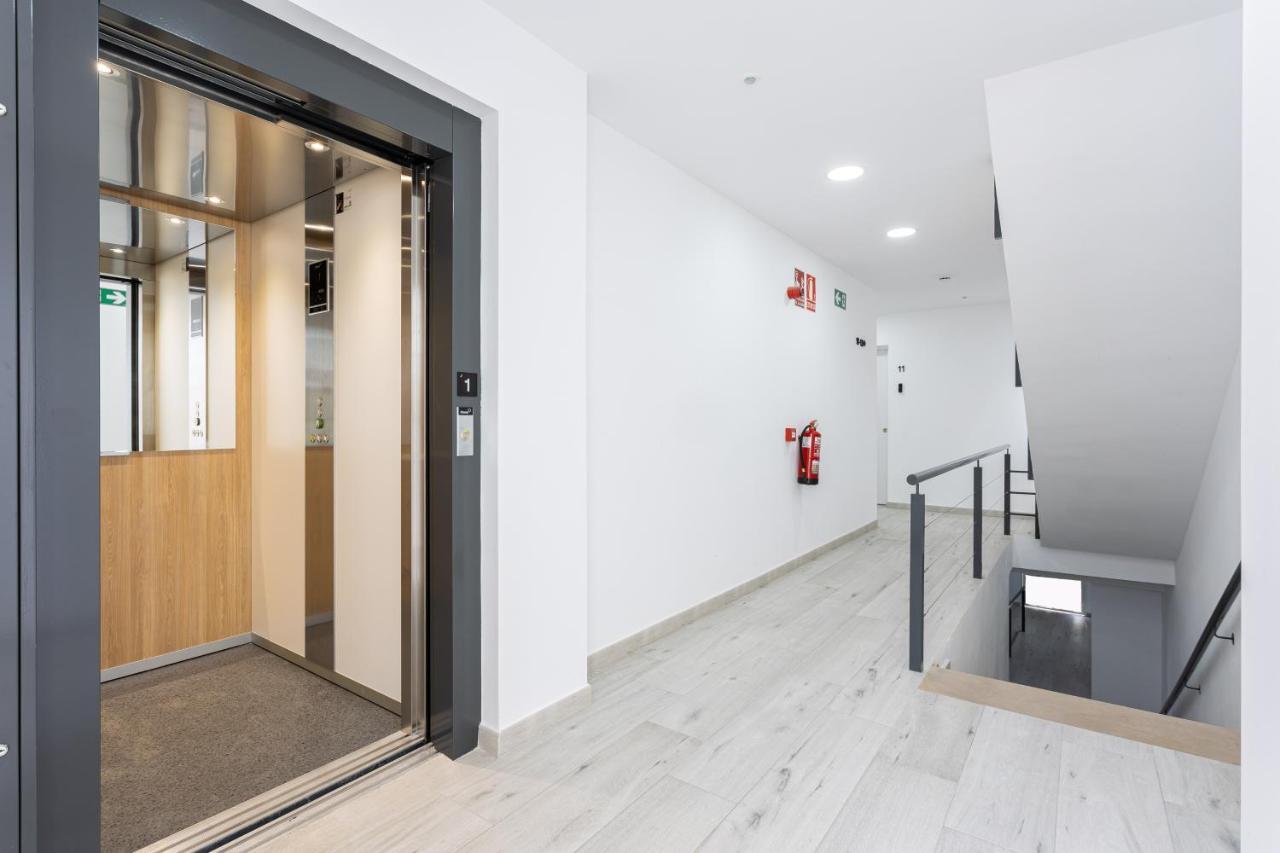 Apartamentos La Pelusa Малага Екстериор снимка