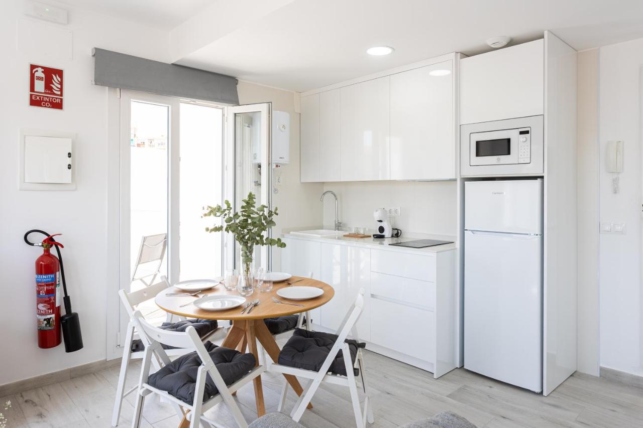 Apartamentos La Pelusa Малага Екстериор снимка