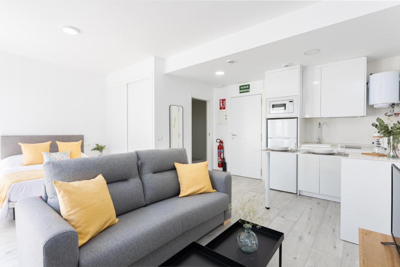 Apartamentos La Pelusa Малага Екстериор снимка