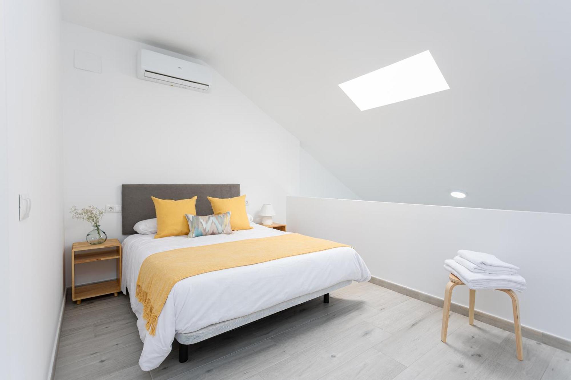 Apartamentos La Pelusa Малага Екстериор снимка
