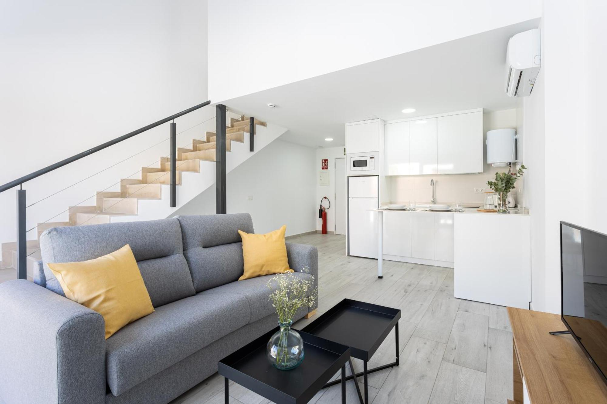 Apartamentos La Pelusa Малага Екстериор снимка